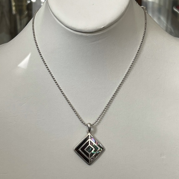 Solid sterling silver inlaid abalone shell pendant & chain - Picture 3 of 8